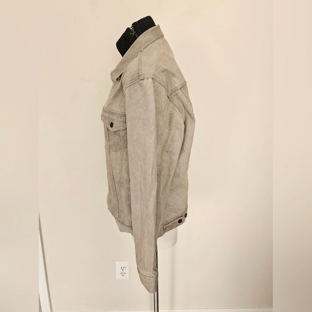 Levi's Relaxed Fit Trucker Jacket Size Medium EUC Unisex